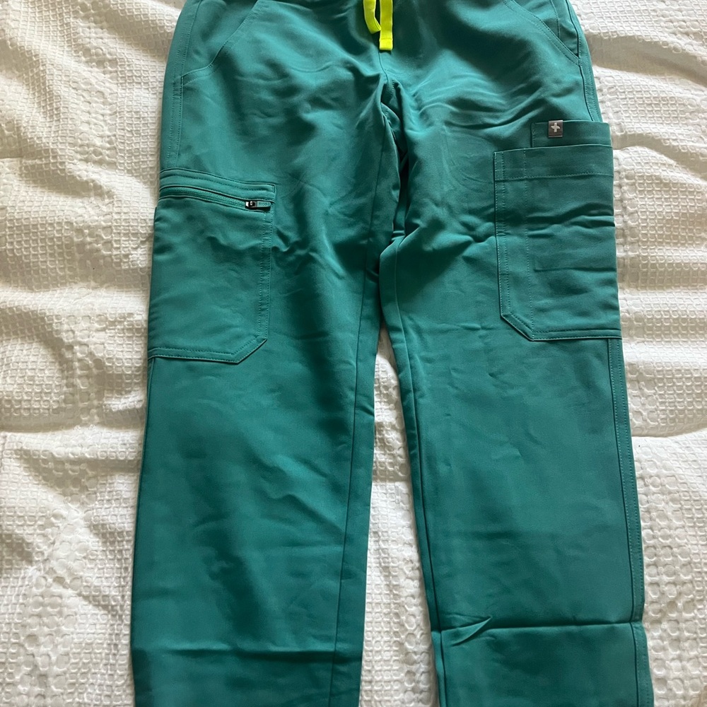 FIGS Petite Scrub Pants